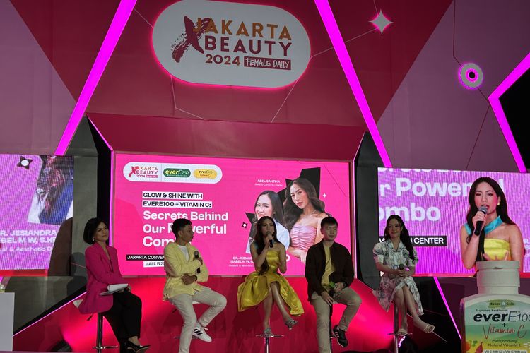 Abel Cantika bagikan tips andalannya untuk menyehatkan kulit badan di Talkshow Jakarta X Beauty, Sabtu (8/6/2024).