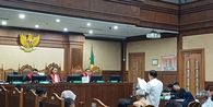 Pecah Tangis Eks Pejabat Antam Ceritakan Emasnya Disita Kejaksaan