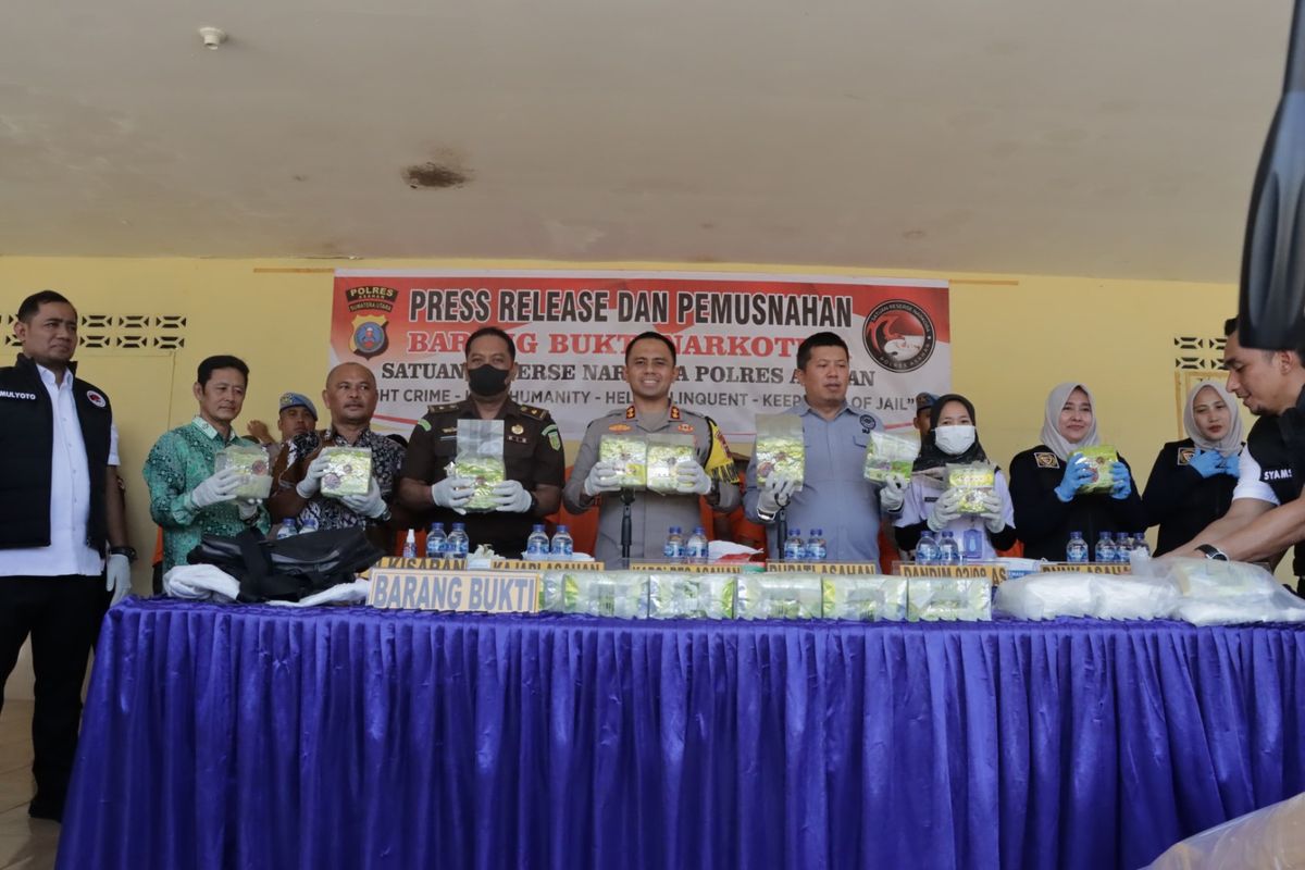 Kapolres Asahan, AKBP Afdal Junaidi saat memaparkan peredaran sabu 25 kg di Kabupaten Deli Serdang, Sumatera Utara, Rabu (2/10/2024)