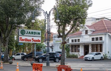 7 Tempat Makan di Jalan Riau Bandung, dari Camilan hingga Makanan Berat