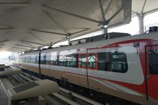 Penumpang Keluhkan Hanya 2 Gerbong LRT Jakarta yang Beroperasi