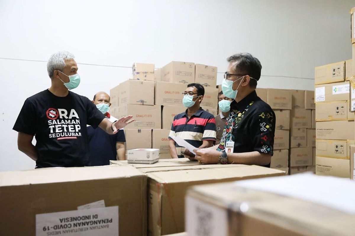 Gubernur Jateng Ganjar Pranowo saat mengecek keberadaan 8.400 alat rapid test