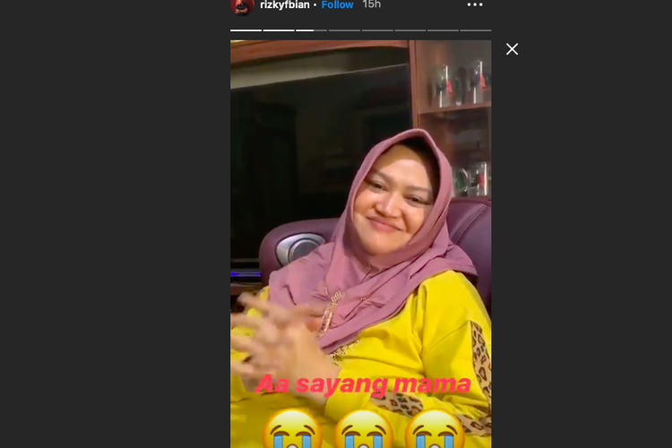 Rizky Febian mengenang Lina Jubaedah tepat pada 100 hari kepergian ibundanya tercinta itu.