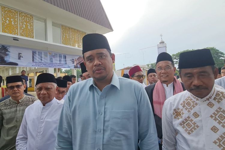 Bobby Nasution Kurban 17 Sapi, Daging 11 Ton Disebar ke Masjid, Mahasiswa hingga Suporter PSMS
