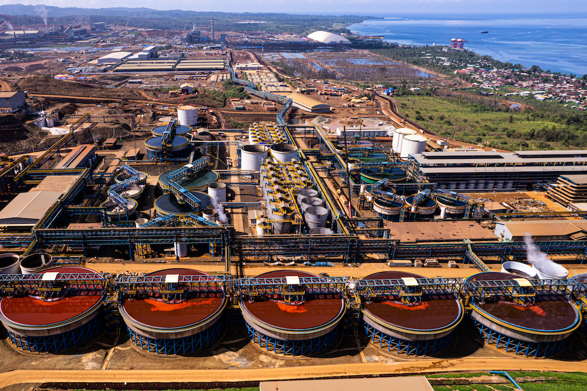 Foto aerial Smelter High Pressure Acid Leaching Milik PT Halmahera Persada Lygend, Pulau Obi, Kabupaten Halmahera Selatan, Provinsi Maluku Utara.