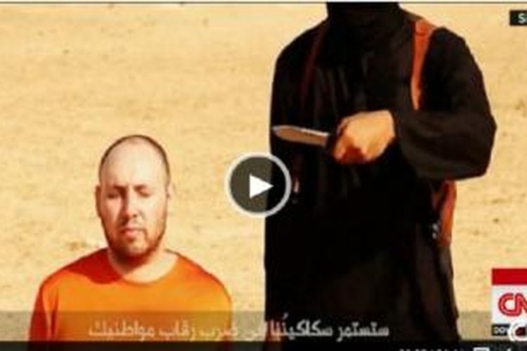 Gambar dari sebuah video terbaru yang dirilis ISIS yang memperlihat pemenggalan terhadap wartawan AS, Steven Sotloff.