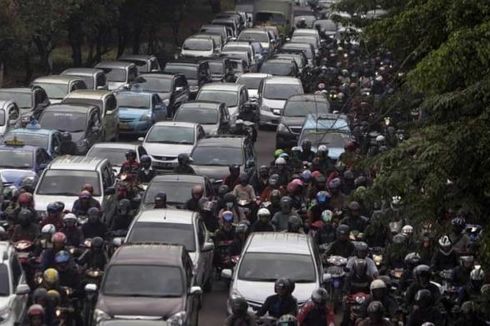 Perdebatan Tuas Tranmisi Mobil Matik di D atau di N saat Berhenti