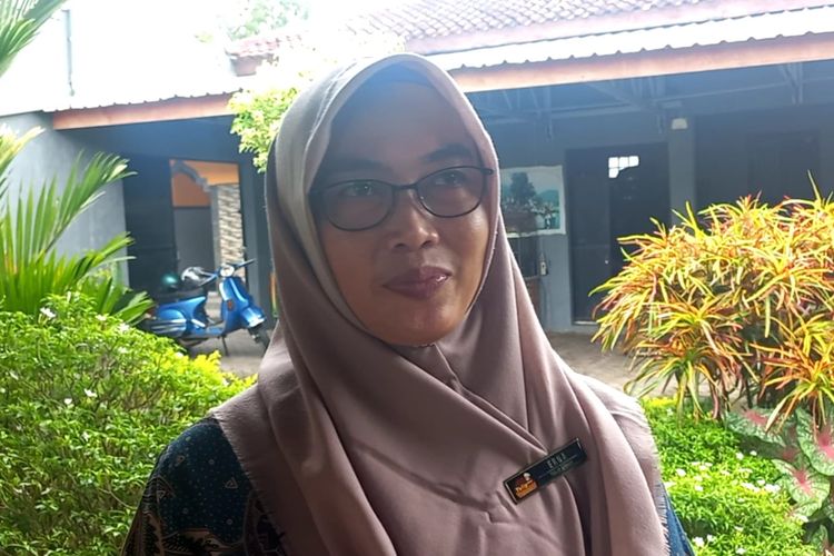 Wanita asal Desa Bayem, Kecamatan Kutoarjo, Kabupaten Purworejo, Jawa Tengah bernama Erna Susilowati (45). Erna mulai mengeluti usaha roti sejak 15 tahun silam, tepatnya sejak tahun 2007 yang lalu.