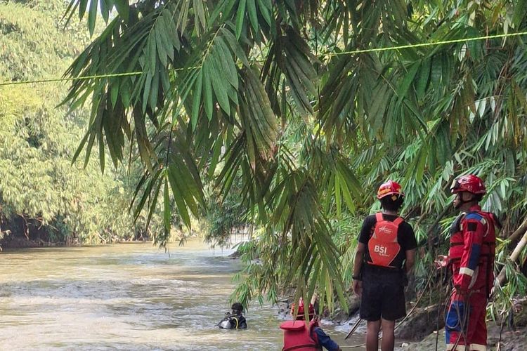 Bocah yang Hanyut di Ciliwung Depok Ditemukan di Antara Jaring Sampah di Jaksel