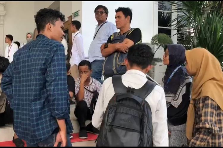 Sejumlah wartawan diusir saat pelantikan Wakil Wali Kota Padang di Gubernuran Sumbar, Selasa (9/5/2023)