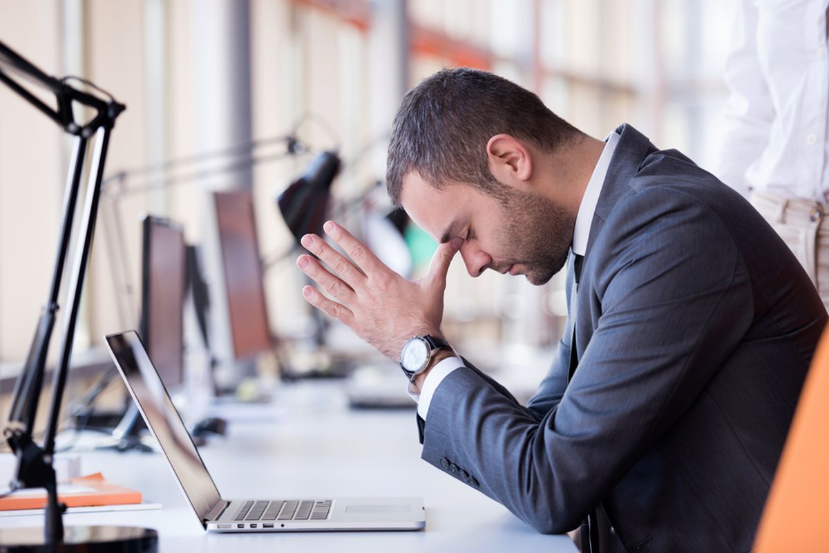 Sick building syndrome adalah salah satu efek samping memakai AC untuk kesehatan.