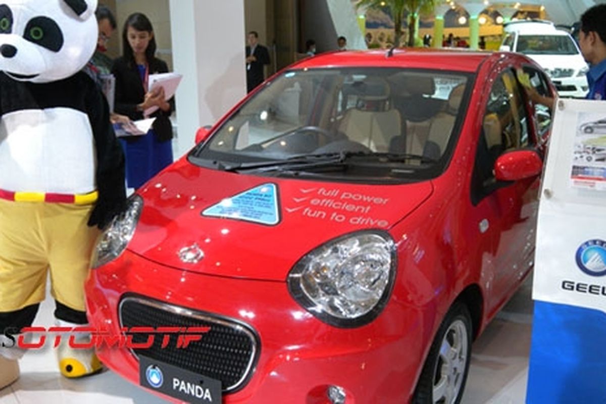 Mobil murah Geely, dimasukkan dalam jenis mobil Low Cost Green Car. Harganya Rp 98 juta.