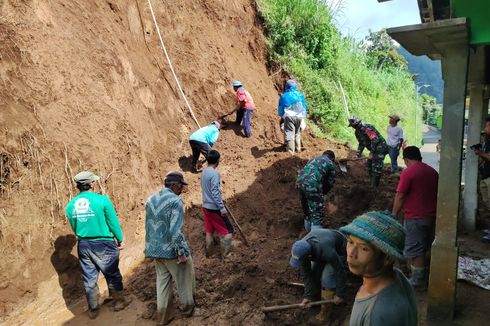 Kawanan Kera Liar Sering Kacaukan EWS, Warga Wirogomo Kabupaten Semarang Khawatir Longsor