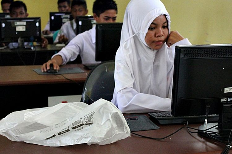  Foto Siswa SMPN 3 Nunukan belajar di ruangan Lab Computer. Dinas Pendidikan Kabupaten Nunukan Pecat 3 guru PNS yang mangkir mengajar. 