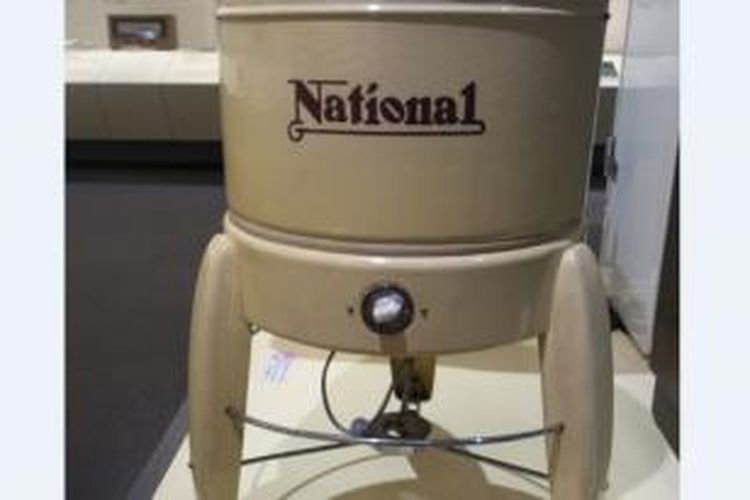 Mesin cuci yang diproduksi tahun 1950.