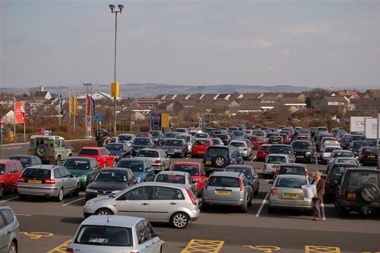 Uni Eropa merencanakan aturan baru yang mewajibkan 25 persen plastik kendaraan berasal dari daur ulang dalam beberapa tahun ke depan.