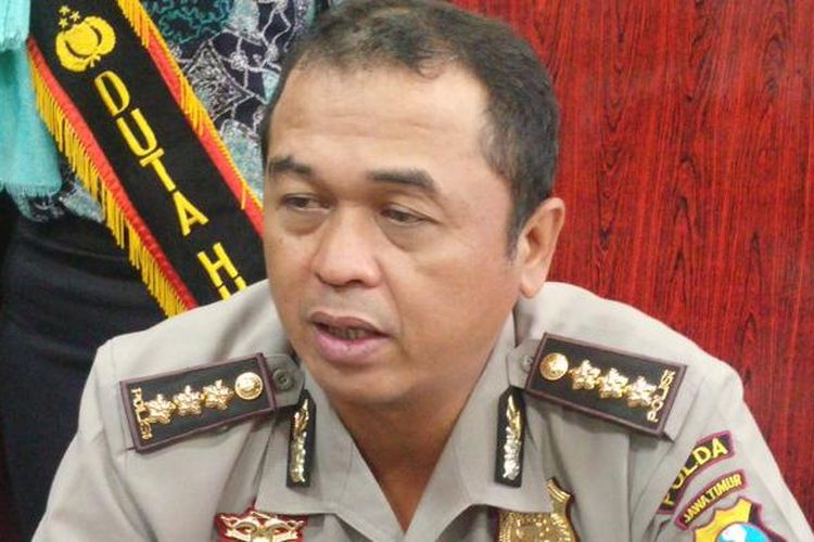 Kabid Humas Polda Jatim, Kombes Frans Barung Mangera