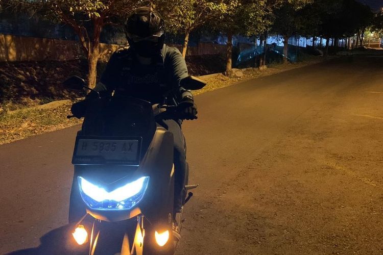 Tips naik motor saat malam hari