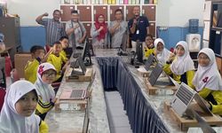 Lenovo Indonesia Donasi Ratusan Laptop dan PC lewat Program 'Computer Lab for Education'