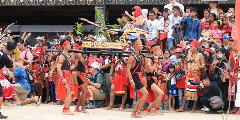 Naik Dango Landak Warisan Budaya Untuk Generasi Muda