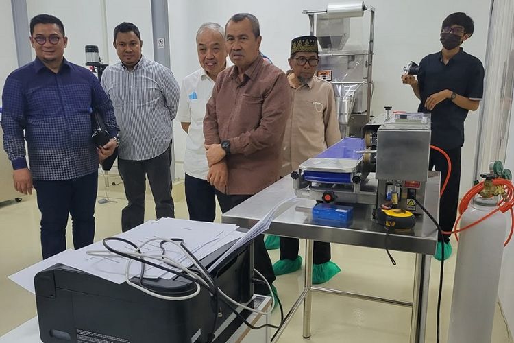 Gubernur Riau (Gubri) Syamsuar melakukan kunjungan ke kawasan industri halal di Sidoarjo yang dikenal dengan sebutan Halal Industrial Park Sidoarjo (HIPS), Rabu (19/10/2022). 