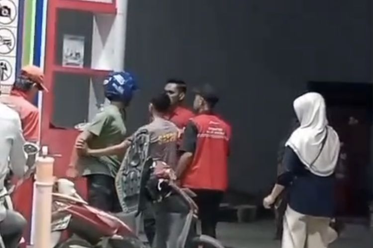 Viral, Video Pengendara Motor dan Petugas SPBU Saling Pukul di Maros, Ini Kata Polisi