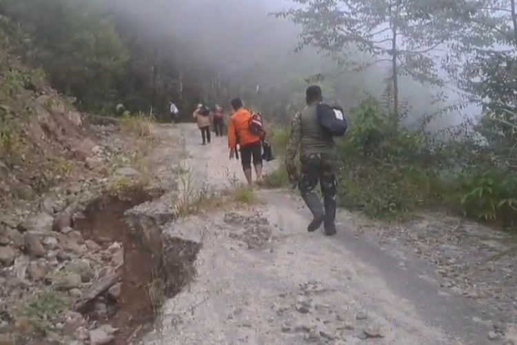 Pencarian Presenter TVRI Papua Barat yang Hilang Terkendala Kabut dan Jalan Rusak