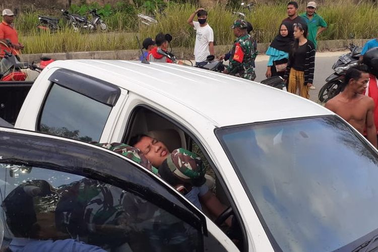 Sebuah mobil Hilux putih diduga milik napi narkoba Lapas Nunukan dikendarai oknum sipir menabrak 3 pelajar SMP satu pelajar meninggal di tempat (istimewa(