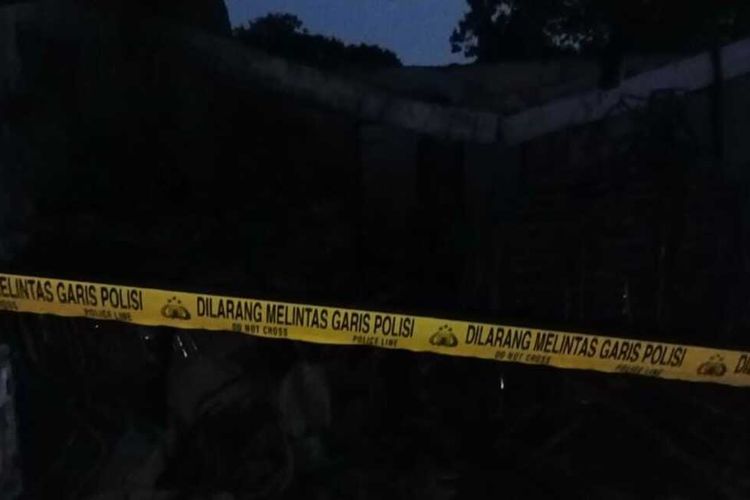 Dua bangunan hangus terbakar dilahap si jago merah di Jalan Neptunus Barat IX, Buahbatu, Kota Bandung, Jawa Barat, Selasa (23/9/2025).