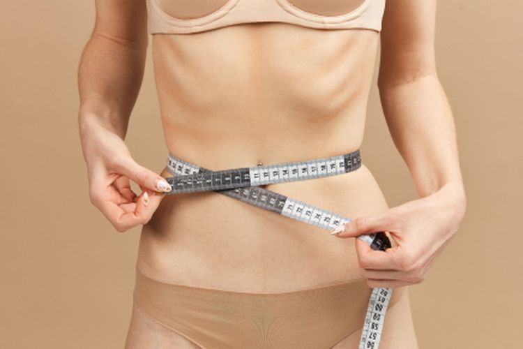 Berat badan yang terlalu rendah dapat memicu sejumlah masalah kesehatan, seperti gangguan kesuburan, sistem kekebalan tubuh rendah, dan lainnya.
