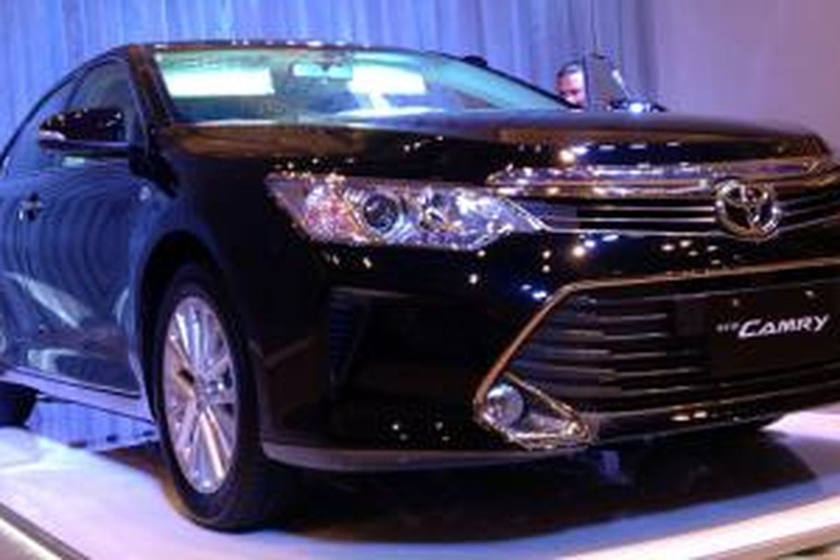 Sosok New Camry terlihat lebih kalem, namun lebih elegan.