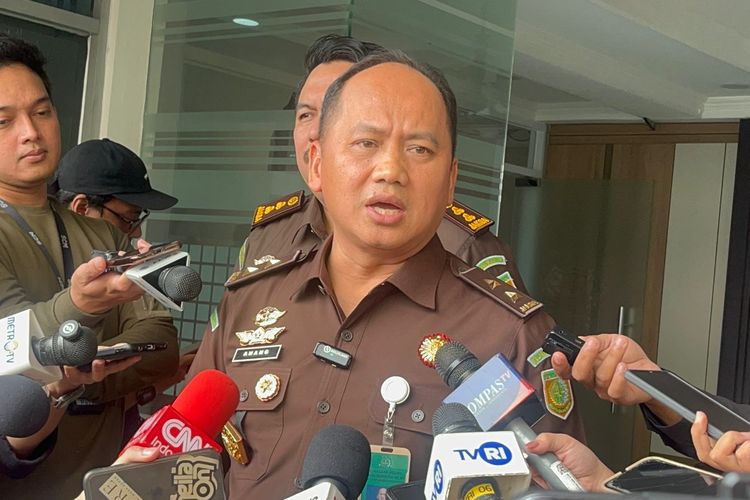 Kapuspenkum Kejagung, Anang Supriatna ditemui di Gedung Kejagung, Jakarta, Senin (22/12/2025).