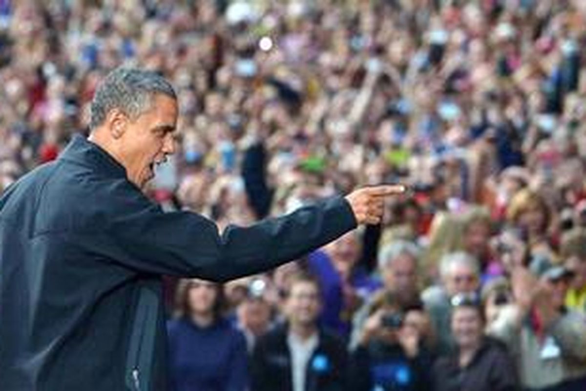 Presiden Barack Obama dalam salah satu kampanye menyerang balik rivalnya Mitt Romney yang mengalahkan Obama dalam sesi debat di Denver, Colorado.