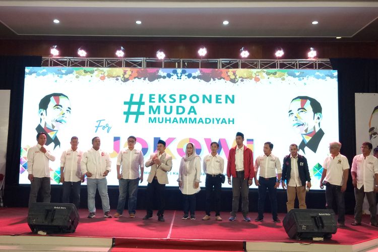 Eksponen Muda Muhammadiyah Solo Raya dan perwakilan dari 18 provinsi deklarasi mendukung pasangan calon presiden dan wakil presiden nomor urut 01 Jokowi-Maruf Amin di di Gedung Lamin Eram Jalan Indronoto No 89 Ngabeyan, Kartasura, Sukoharjo, Jawa Tengah, Sabtu (30/3/2019).