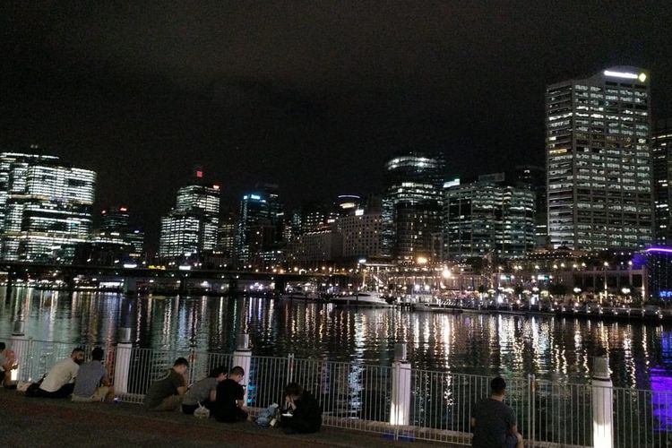 Suasana Sydney di malam hari.