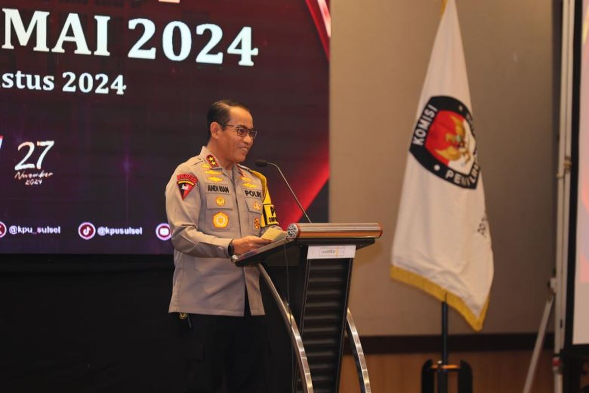 Kapolda Sulsel Irjen Pol Andi Rian R Djajadi saat menyampaikan sambutan Pilkada Damai 2024 dalam acara penandatanganan kerja sama dengan KPU Sulsel