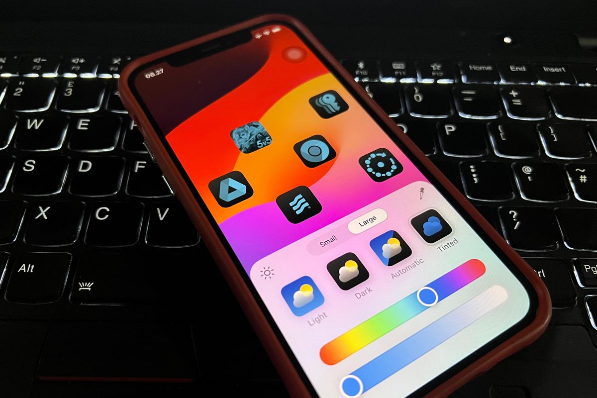 Cara ganti ukuran dan warna ikon aplikasi iPhone di iOS 18.