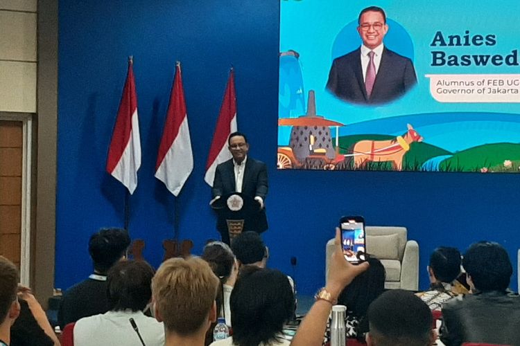 Anies Baswesan menjadi pembicara Global Summer Week (GSW) 2025 di FEB UGM, Senin (14/07/2025).