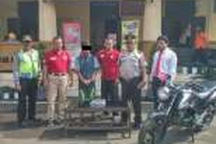 Tersangka pencurian dan penggelapan sepeda motor Ahmad Muslihin (18) diamankan Polsek Limpung, Batang, Jawa Tengah. 