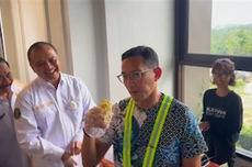 Sandiaga Makan Durian Pertama di Rumah Jabatan Menteri Basuki di IKN
