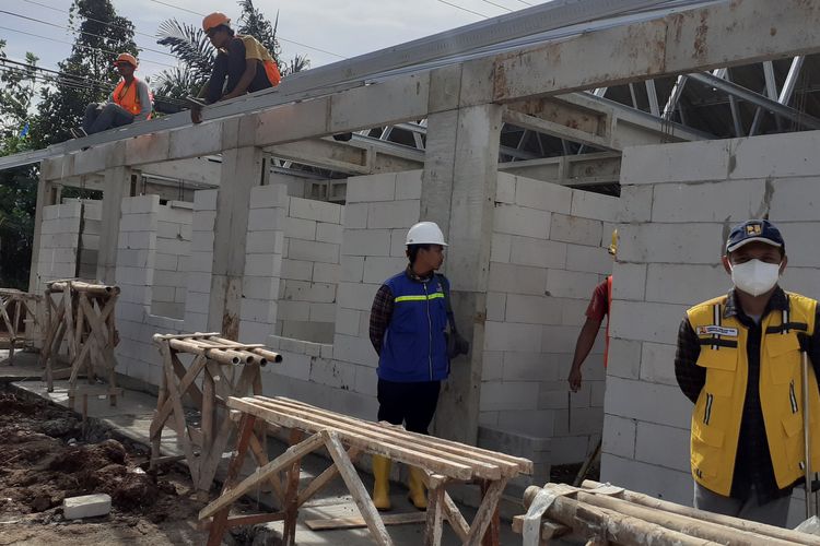 Pembangunan RISHA untuk korban gempa Cianjur di Desa Sirnagalih, Cilaku, Cianjur, Jawa Barat.