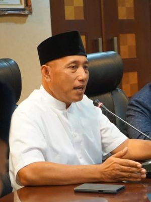 Ketua Dewan Penasehat DPP APTRI, HM Arum Sabil, Saat Menyampaikan Aspirasi Kepada Presiden Melalui Kepala Staf Presiden RI Moeldoko.  