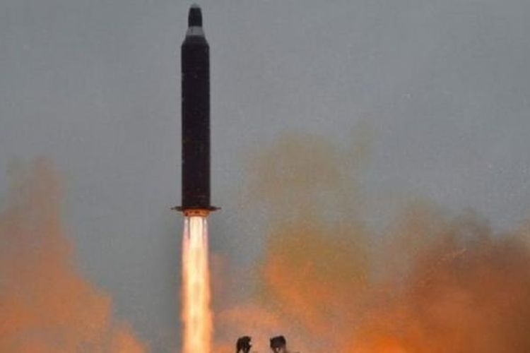 Penembakan uji coba rudal balistik jarak menengah Korea Utara telah berlangsung pada Minggu (12/2/2017).
