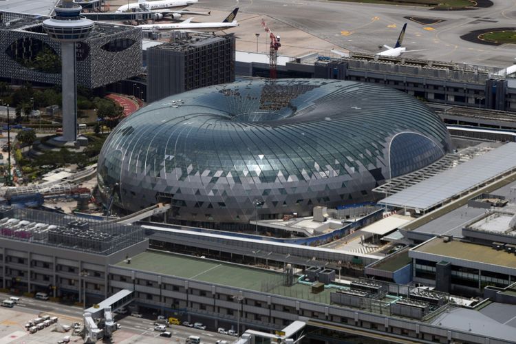 2019 Air Terjun Indoor Tertinggi Di Dunia Ada Di Changi