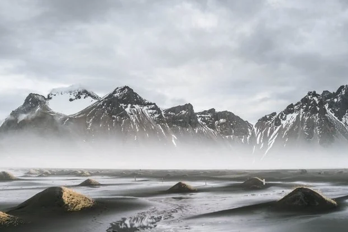 Teori baru mengungkapkan jika Islandia merupakan sisa terakhir benua yang tenggelam di bawah Samudra Atlantik Utara sekitar 10 juta tahun yang lalu 

