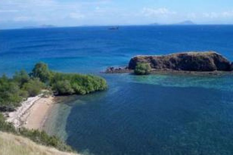 Panorama alam di Tanjung Batu Gosok, di Kabupaten Manggarai Barat, Pulau Flores, Nusa Tenggara Timur, Minggu (21/7/2013). 