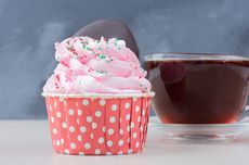 Resep Cupcake Vanila Krim Stroberi, Ide Jualan Kue Valentine Simpel