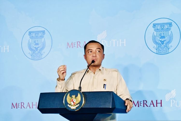 Bertempat di Media Center kawasan Hambalang, Bogor, Jawa Barat, Menteri Sekretaris Negara Prasetyo Hadi memberikan keterangan resminya pada Selasa (6/1/2026)