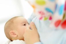 Cara Simpan ASI Perah Pengaruhi BAB Bayi? 