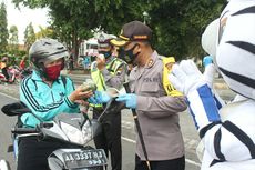 Disiplin Pakai Masker, Pengendara di Kebumen Diberi Hadiah Sayur-mayur